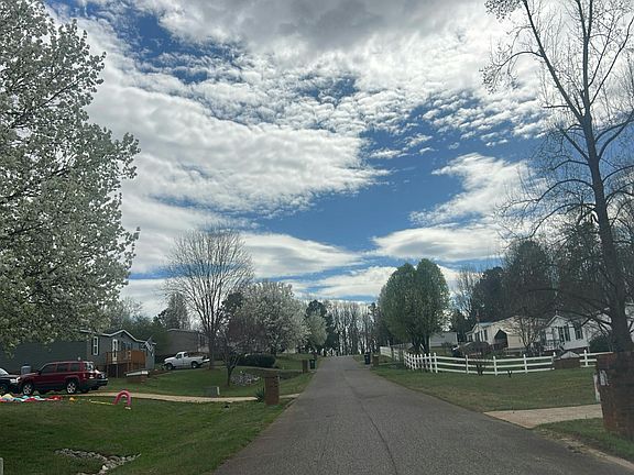 4th image of 118 Mountain Brook Dr