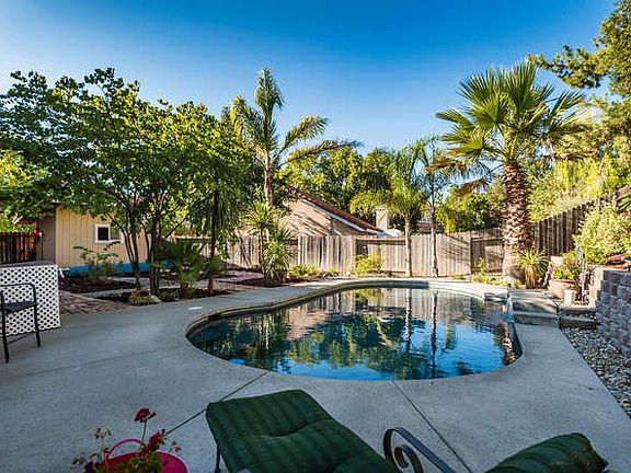 4th image of 8600 La Pluma Ct