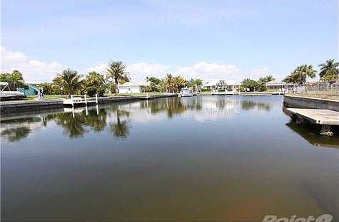 4th image of 210 Tropicana Dr