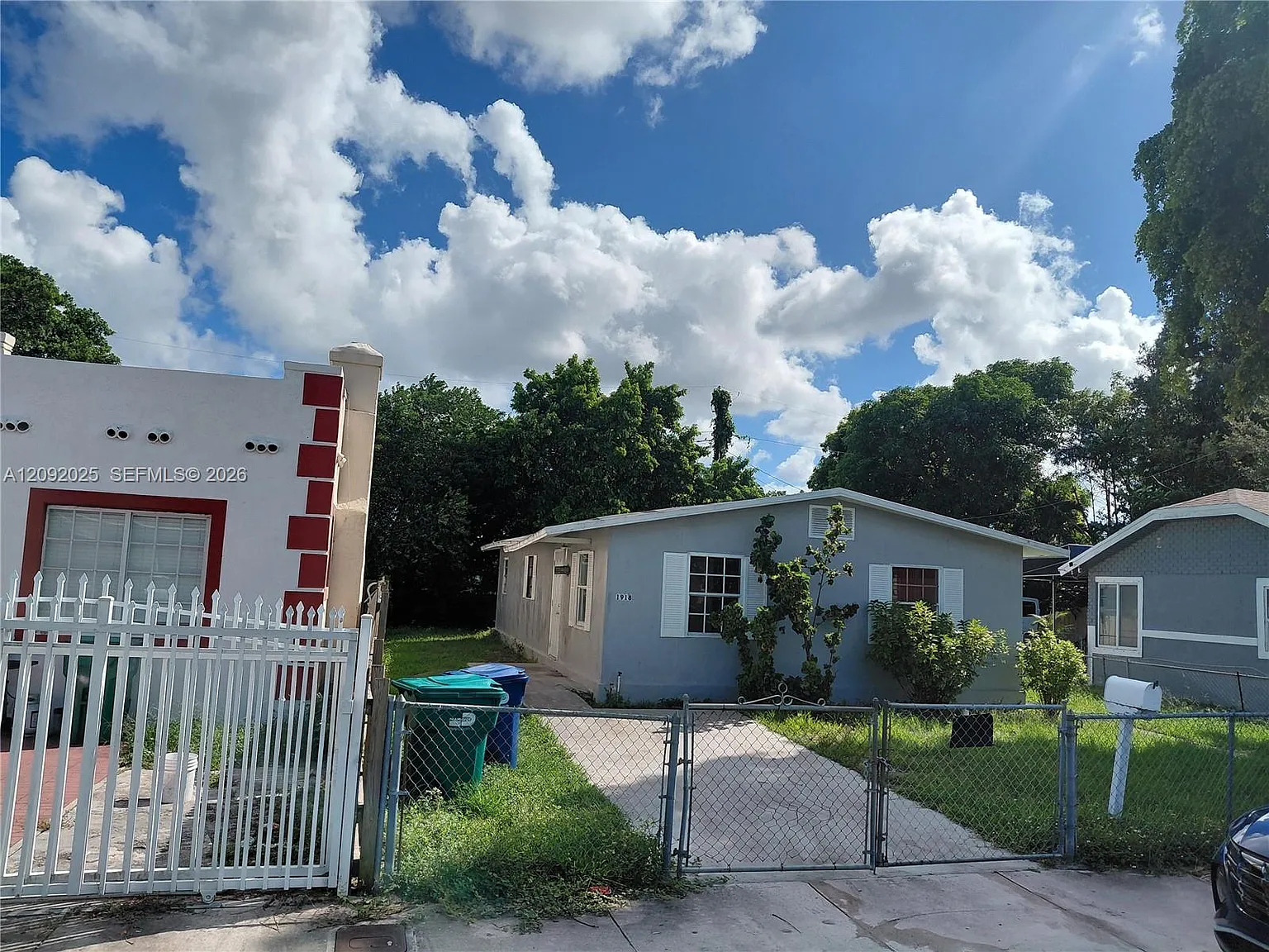 17 Ave Manor — Photo 2