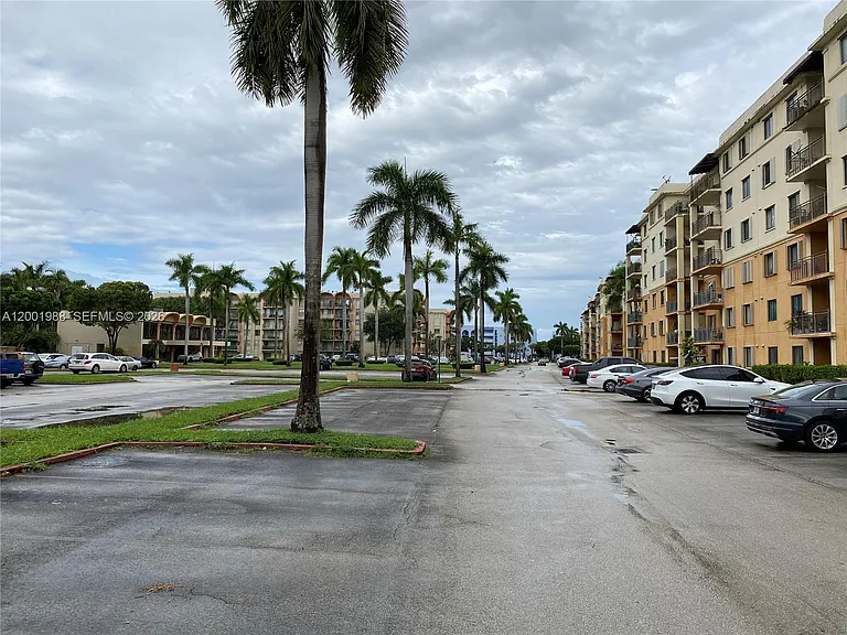 9320 Fontainebleau Blvd #301 — Photo 28