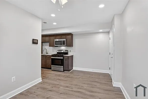 424 55th St NE #11 — Photo 9