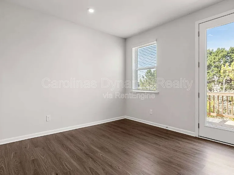 6985 Waterstone Dr — Photo 14