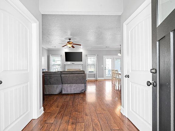3rd image of 1229 Morstead Dr