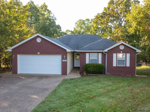 734 Cherokee Rd, Lake Ozark, MO 65049
