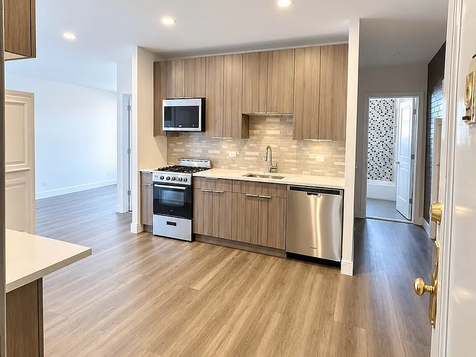 901 Avenue H #6C