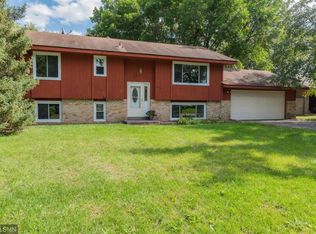 5236 Red Oak Dr, Mounds View, MN 55112