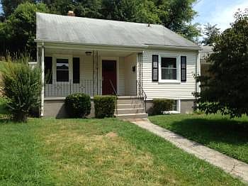 1st image of 905 Rockland Ave NW