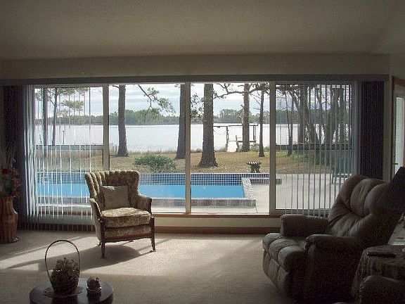 Living overlooking pool 