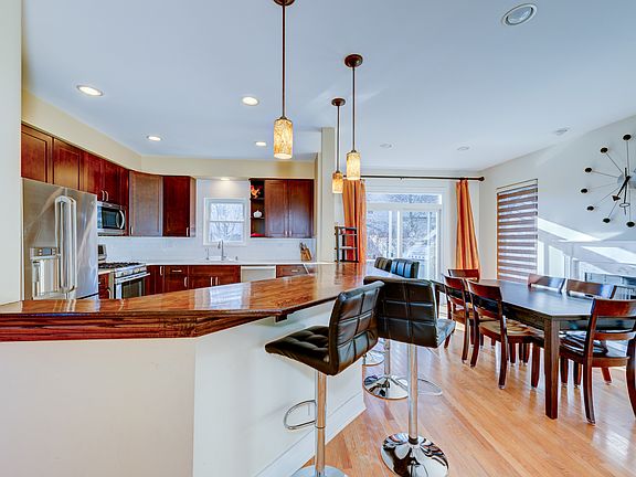 5th image of 72 N Southport Rd