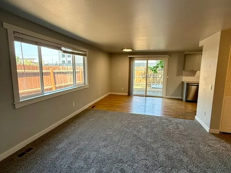 694 SE Centennial St — Photo 2