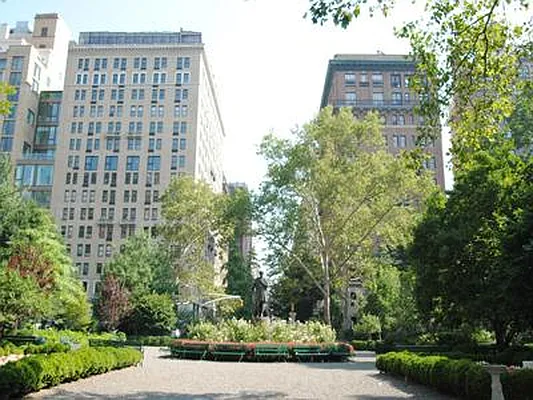 Rented by Buchbinder & Warren | media 10