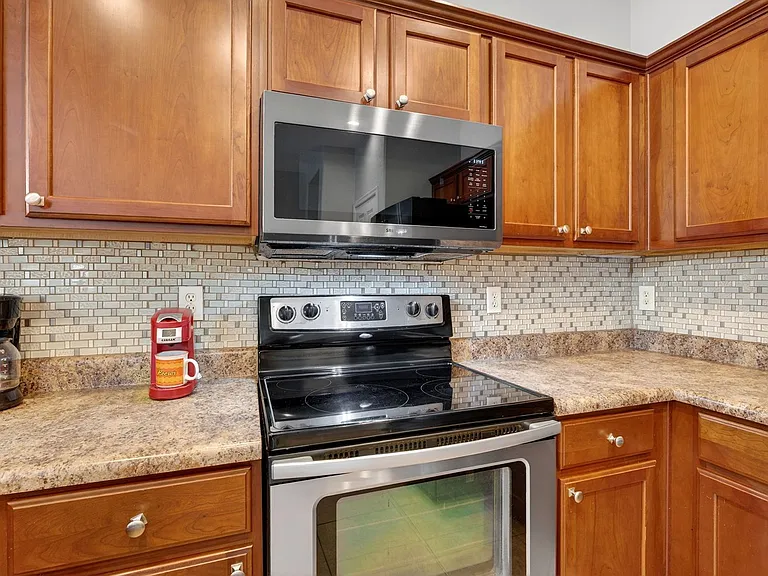 697 W Oak Tree Ln — Photo 9