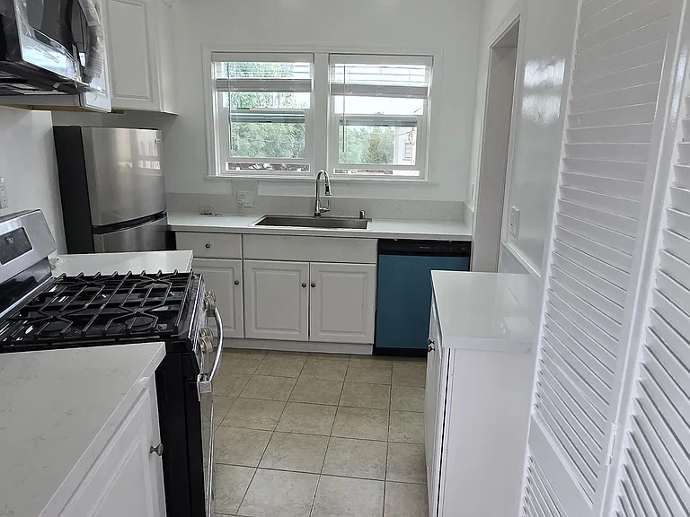 1054 1/2 S Carmona Ave #1 — Photo 7