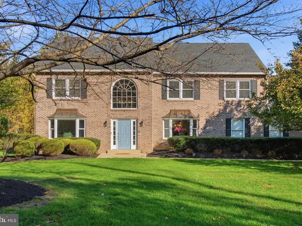 29 Bridgestone Dr, Langhorne, PA 19053