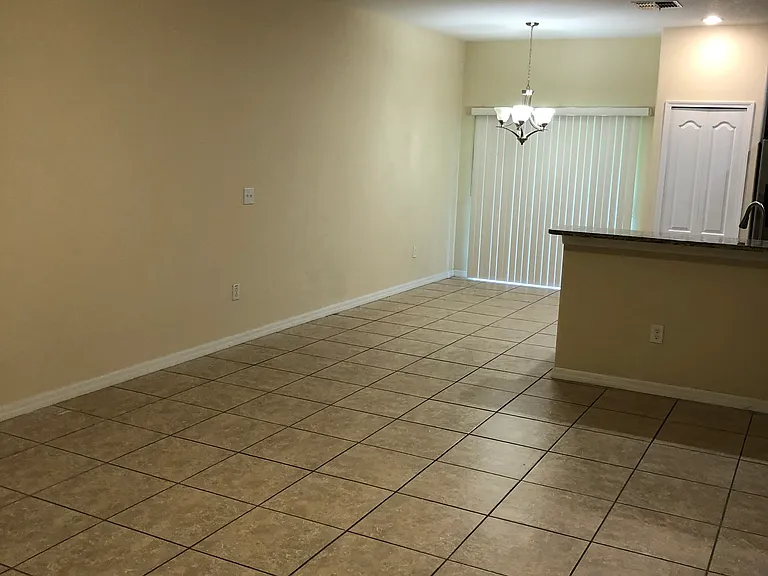 2750 Hampton Green Ln — Photo 3
