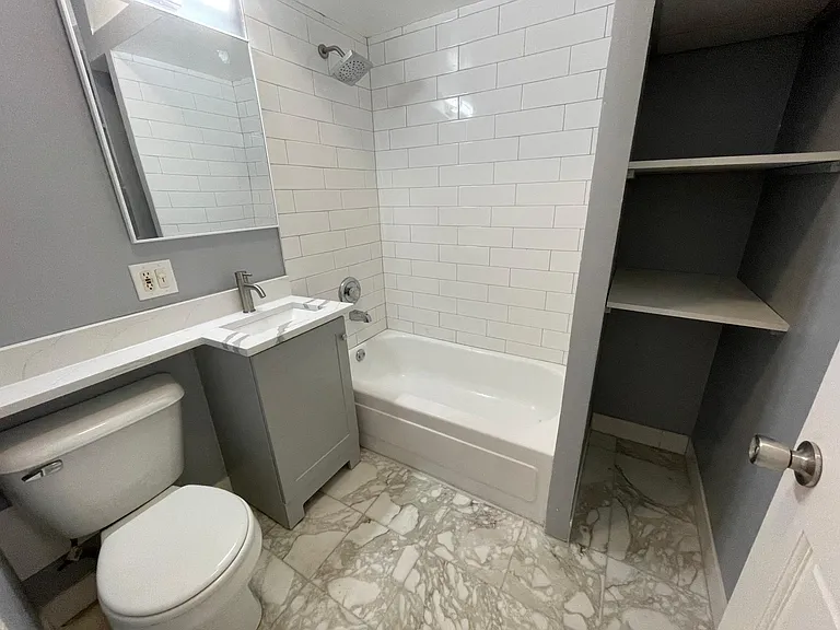 2323 W Fullerton Ave #3 — Photo 5
