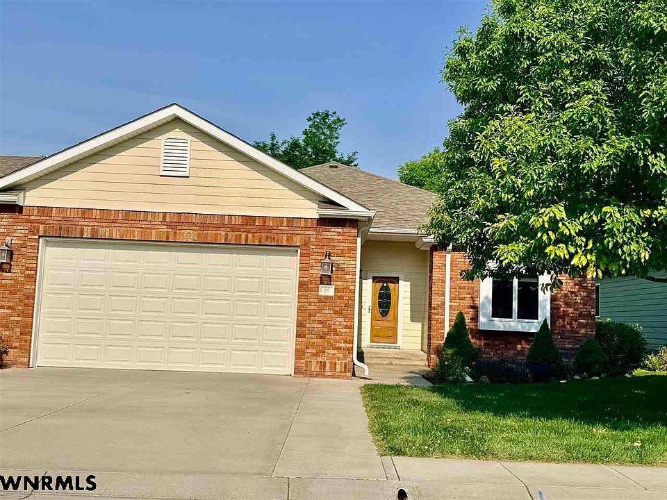 1st image of 20 Bluestem Dr