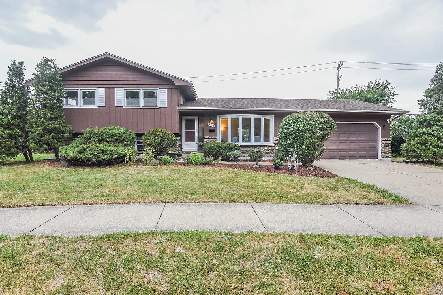 2085 Sapphire Ln photo 1