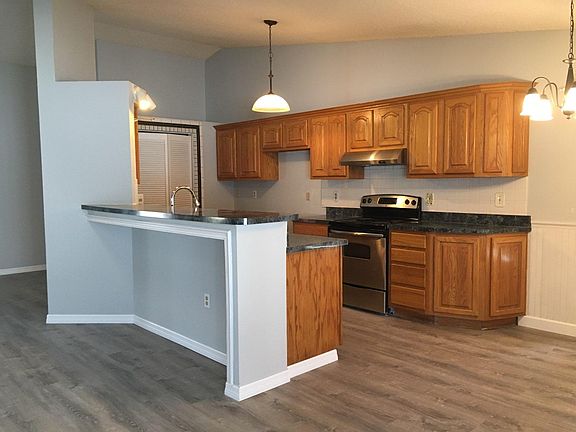 3rd image of 6926 32nd Ave W