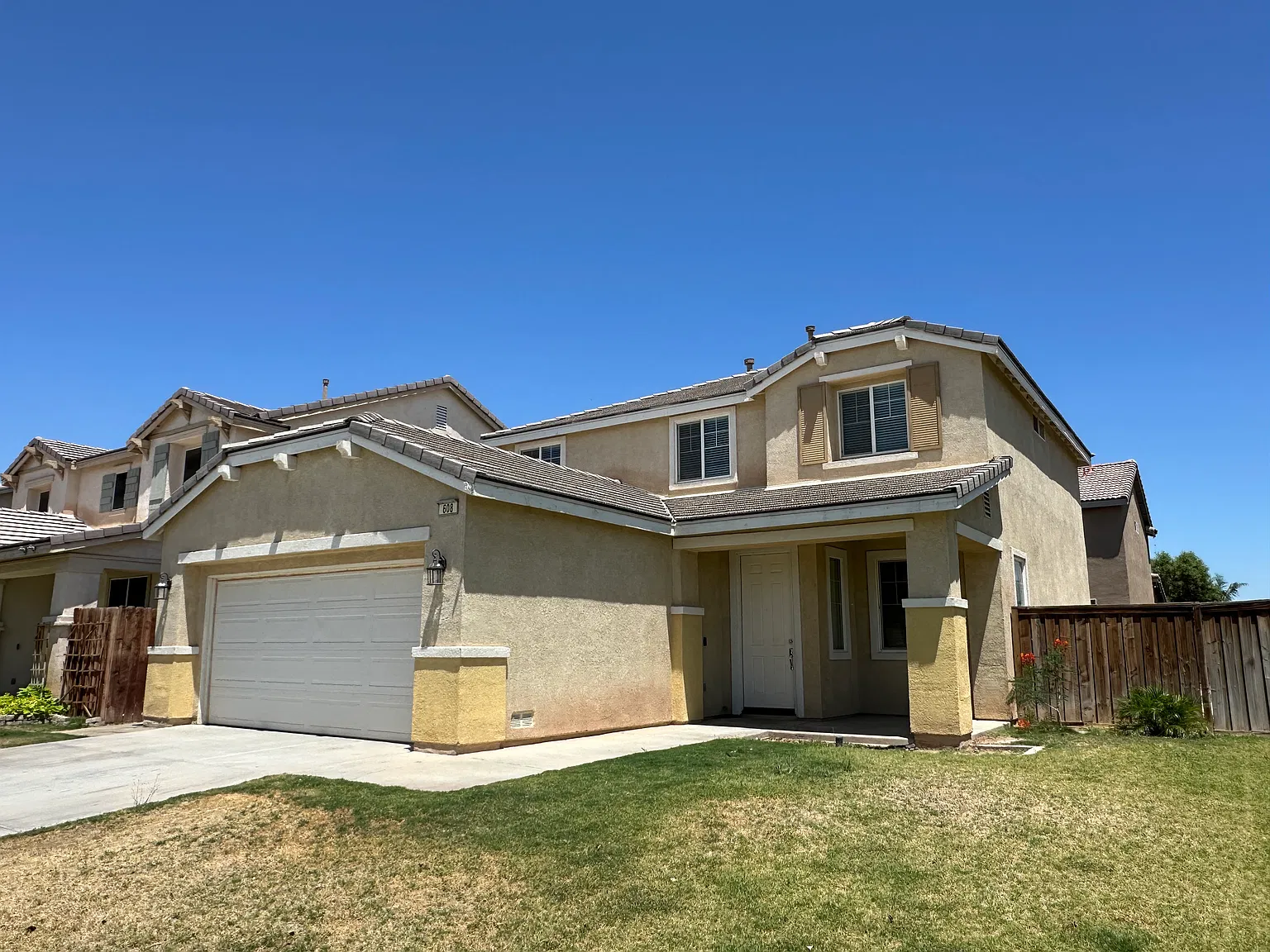 4 bed, 2.5 bath, 2025 sqft, $3,000 — Photo 2