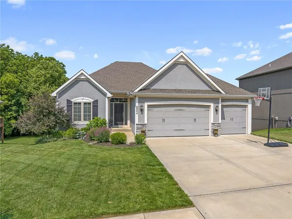 8904 N Norton Ave, Kansas City, MO 64156