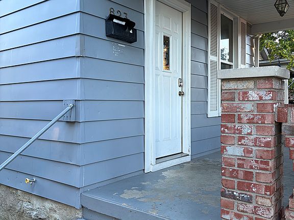 3rd image of 623 Ross Ave