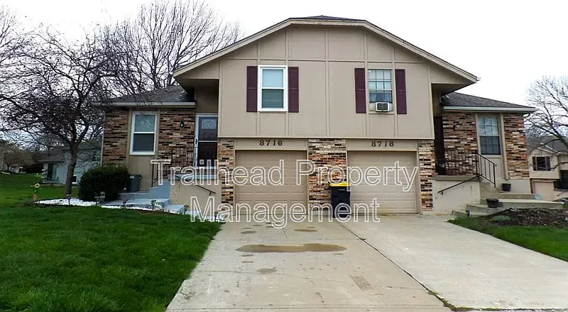 8716 N Chatham Ave