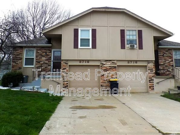 8716 N Chatham Ave