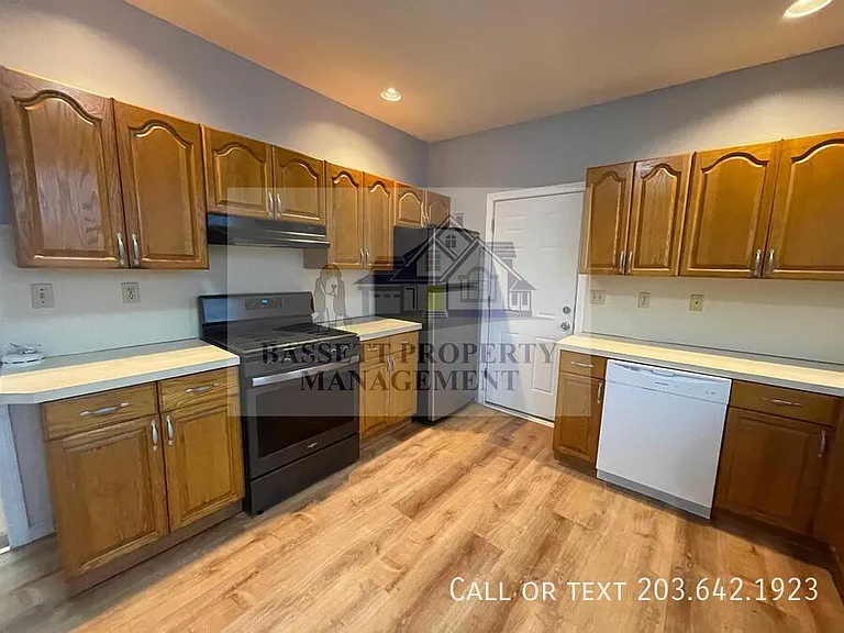 25 Cumley St #1 — Photo 13