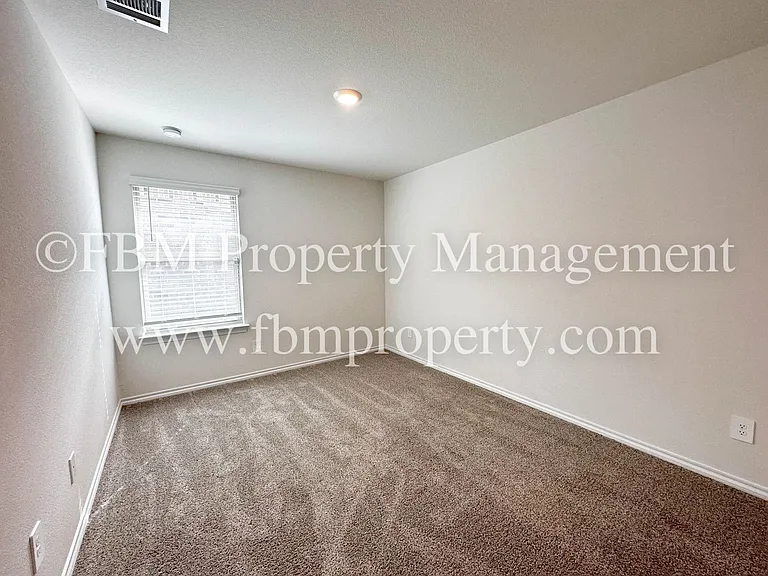 864 Keystone Ct — Photo 15
