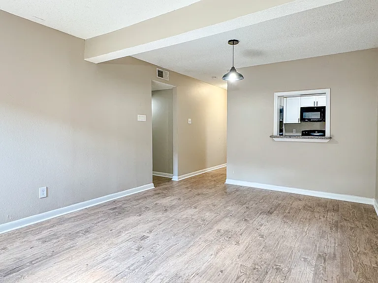 Ingleside Gardens Apartments — Photo 14