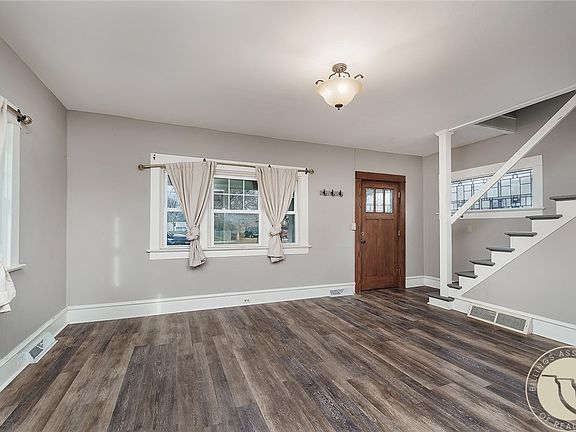 4th image of 606 3rd St W