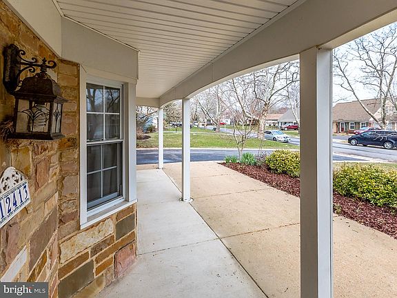 3rd image of 12413 Shelter Ln