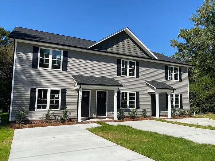3 bed, 2.5 bath, 1290 sqft, $1,395 — Photo 1