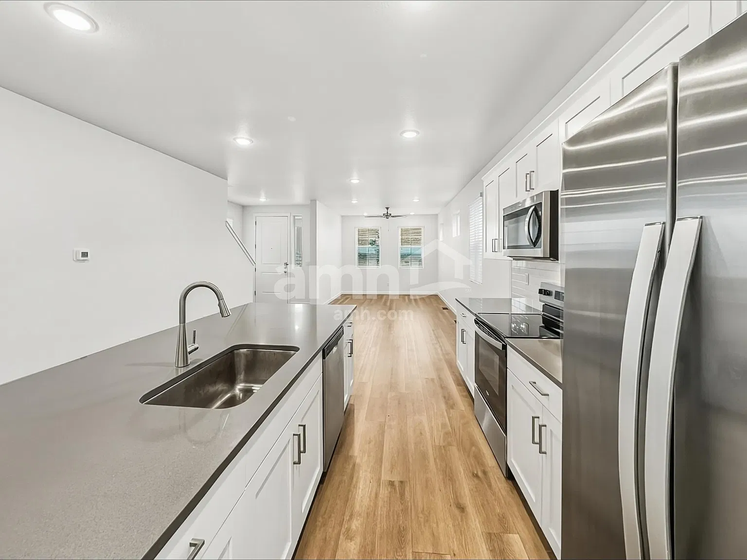 4 bed, 3.5 bath, 2546 sqft, $3,110 — Photo 3