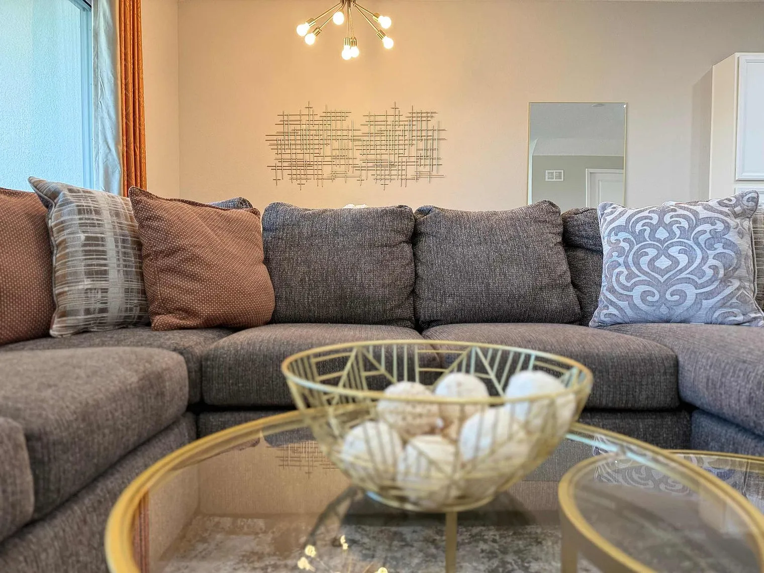 4 bed, 4.0 bath, 2088 sqft, $3,259 — Photo 4
