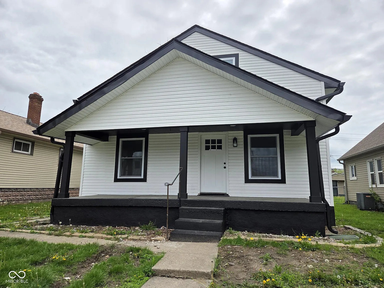 1545 Finley Ave photo 1