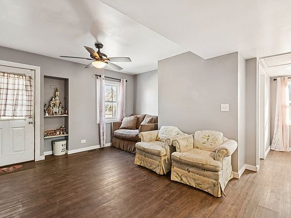 5th image of 1618 Round Lake Dr