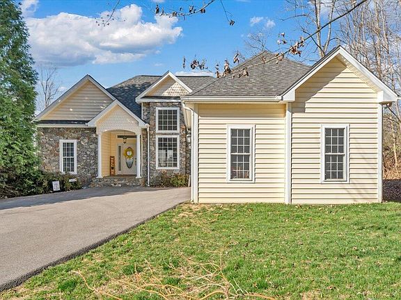 4th image of 1892 Morewood Rd