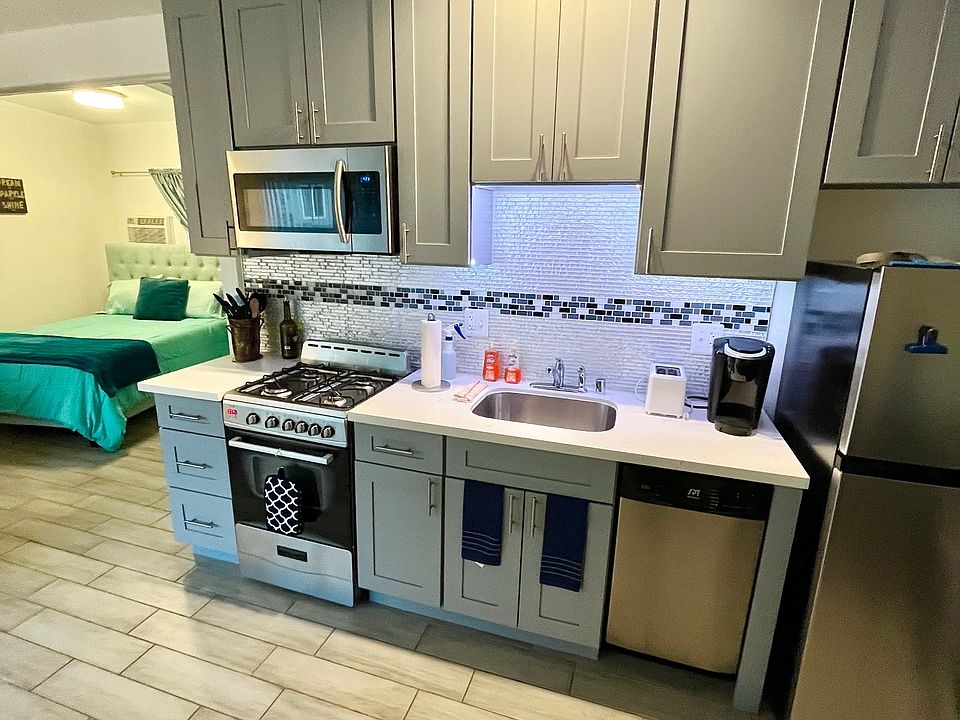 1st image of 3697 S La Cienega Blvd #11