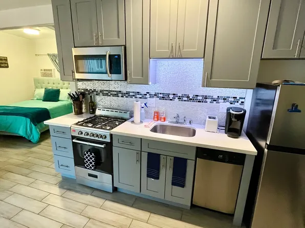 3697 S La Cienega Blvd #11, Los Angeles, CA 90016