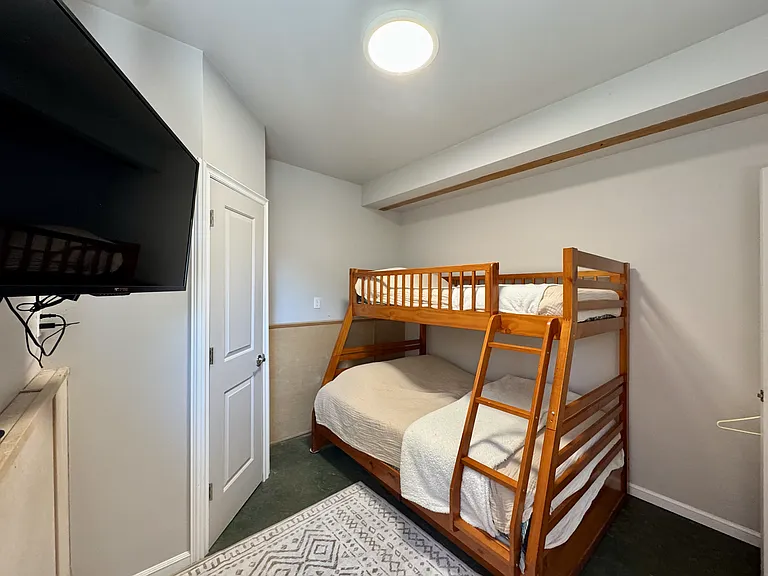 1001 N Montesano St — Photo 14