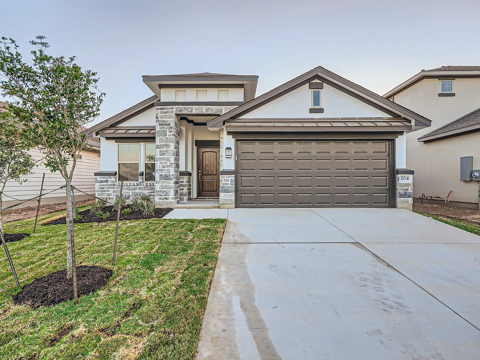 3 bed, 2.0 bath, 1846 sqft, $2,200 — Photo 1