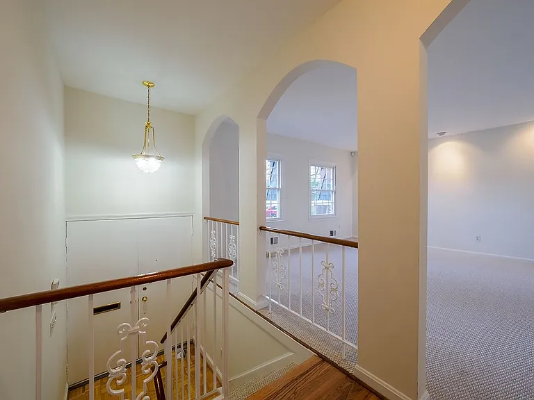 2702 Navarre Dr — Photo 2
