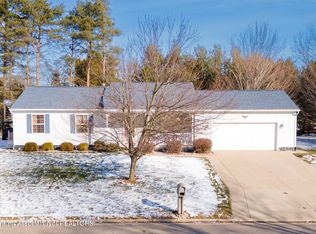 951 Deerwood Ln, Laingsburg, MI 48848