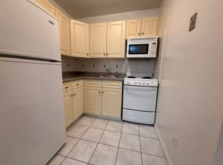 208 Undercliff Ave APT B12, Edgewater, NJ 07020