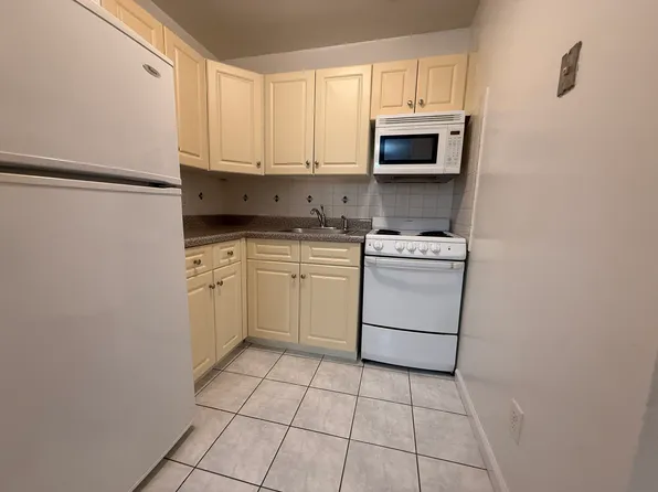 208 Undercliff Avenue image 3 of 9