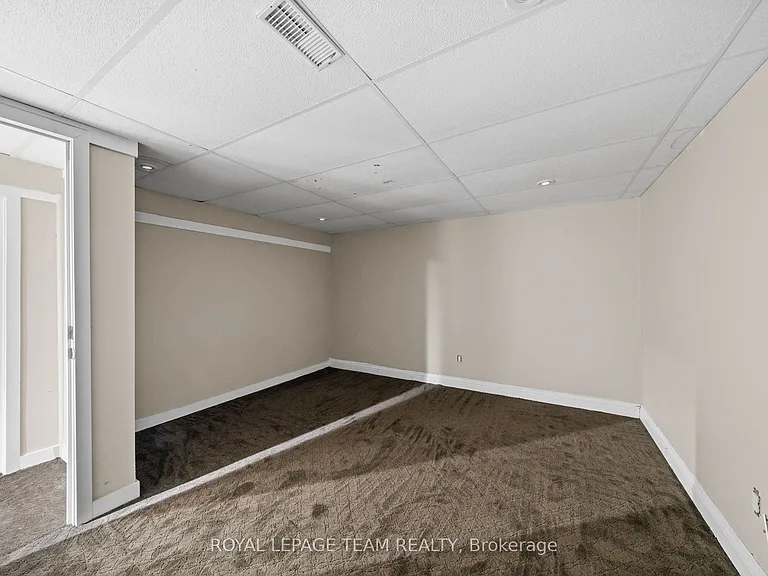 3162 Woodroffe Ave — Photo 37