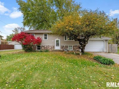 301 E Lotte St, Blue Grass, IA, 52726
